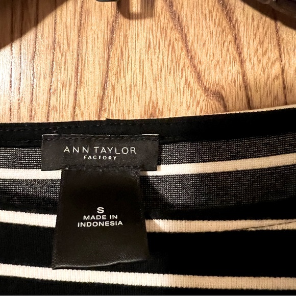 Ann Taylor Factory black and white stripped long sleeve ruffled cuff dress. - Picture 4 of 12